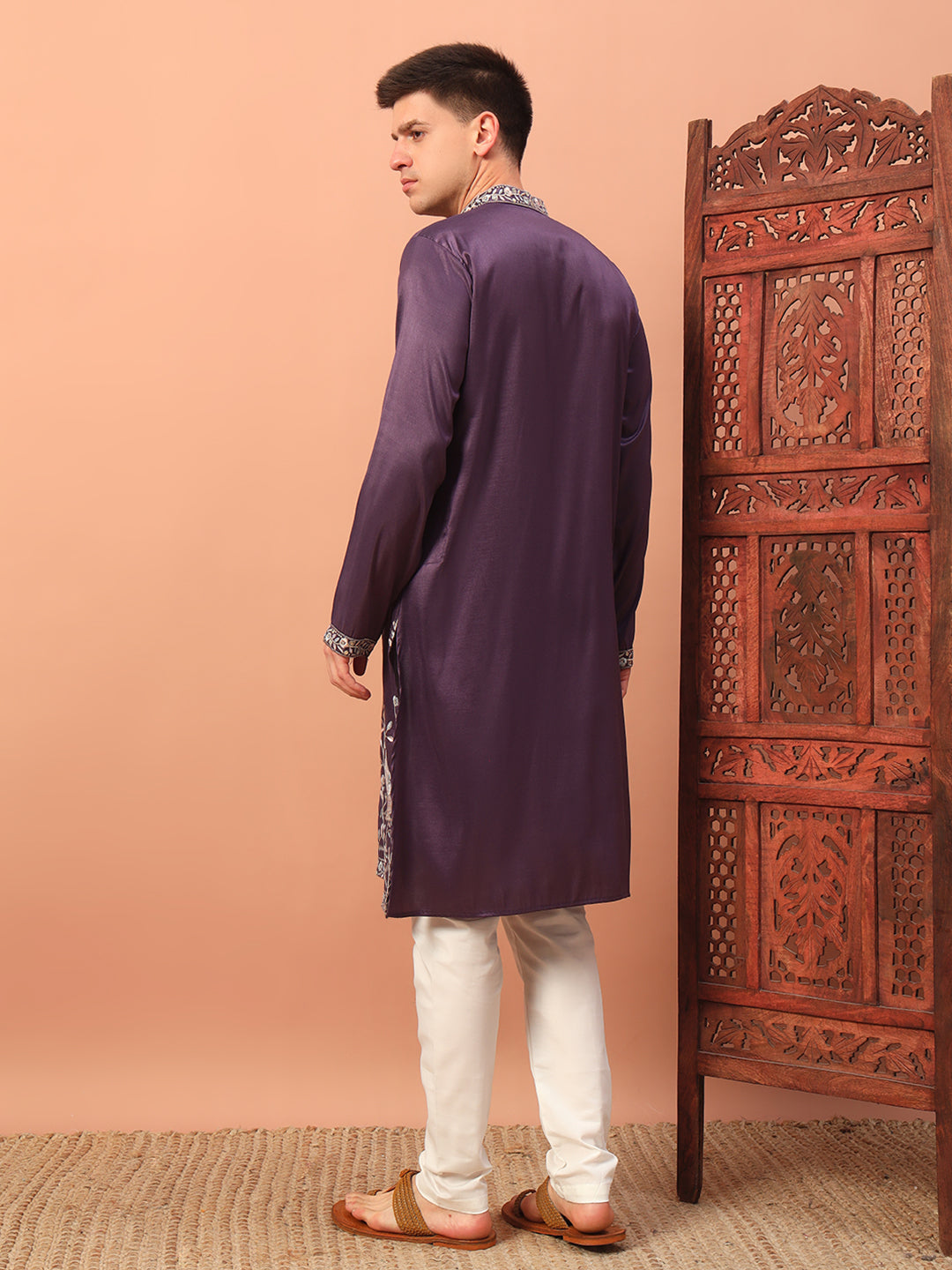 plum royale– Embroidered Kurta with Bird Motif for Men
